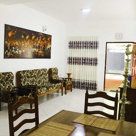 Yoho Travellers Residence Kandy Exterior photo