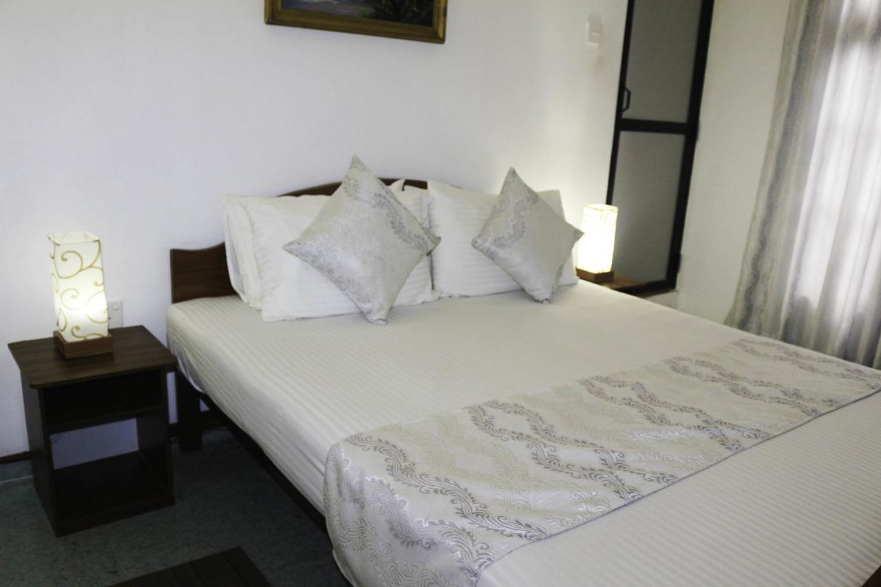 Yoho Travellers Residence Kandy Exterior photo
