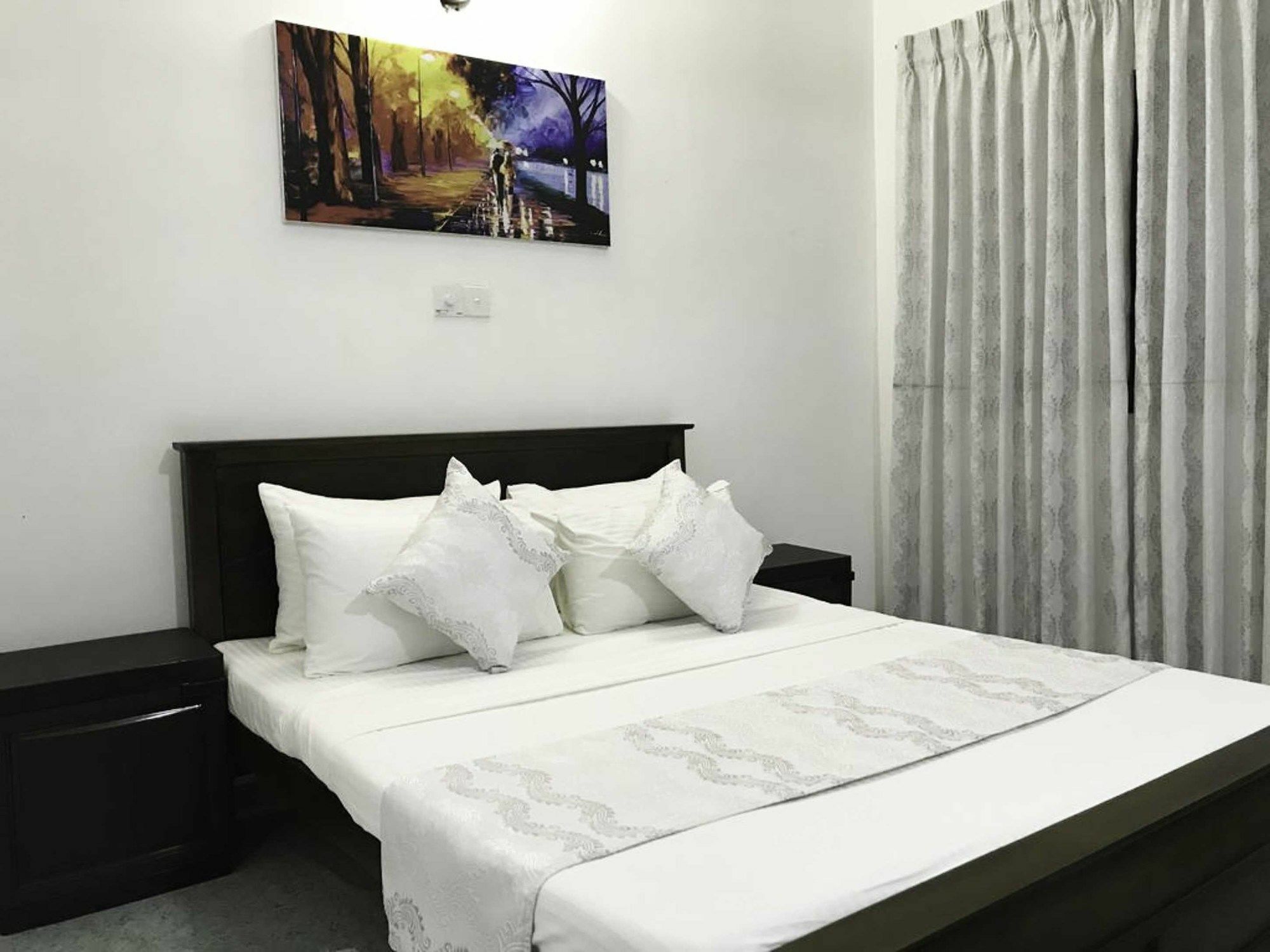 Yoho Travellers Residence Kandy Exterior photo